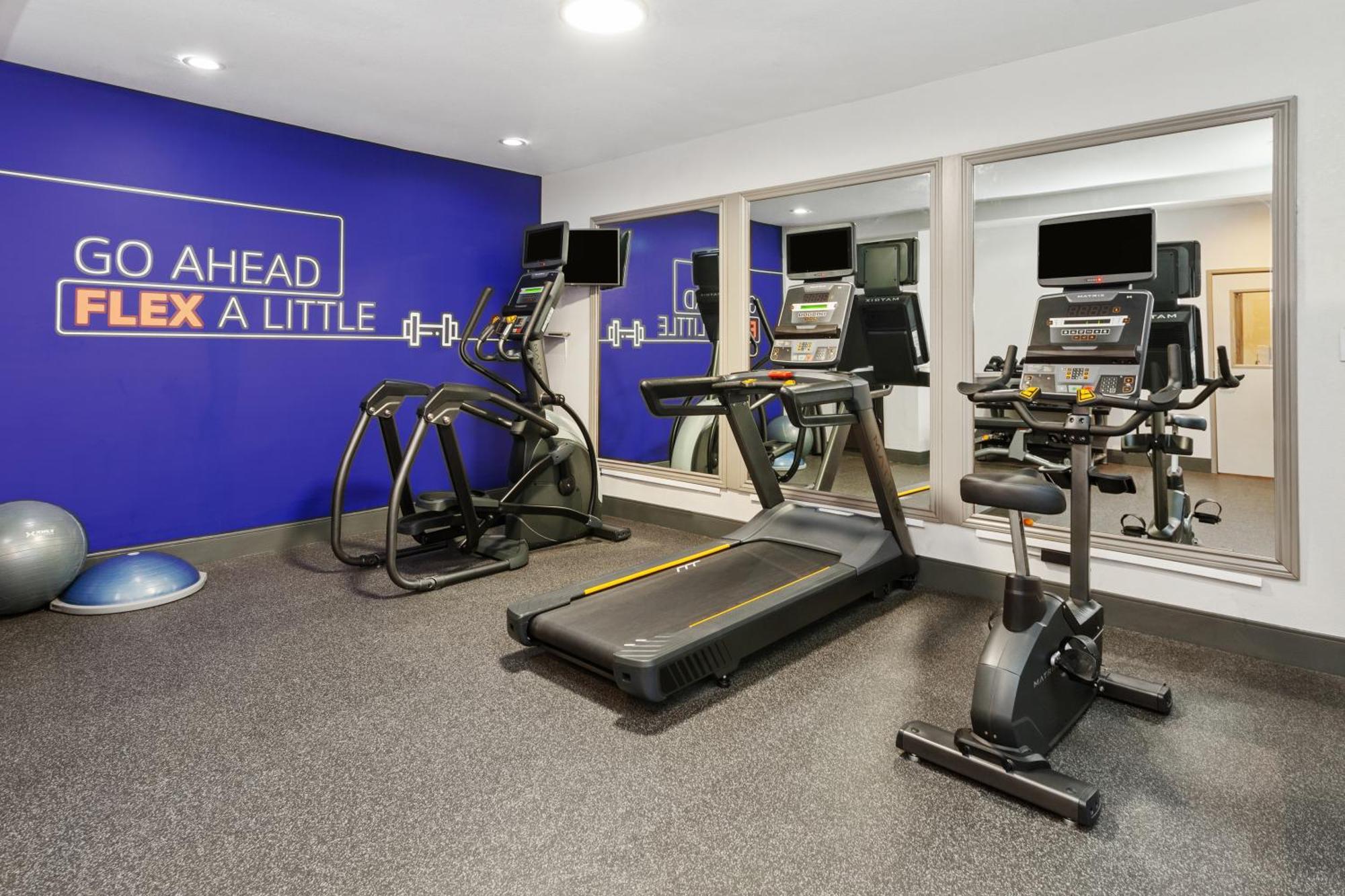 Holiday Inn Express & Suites Carmel North - Westfield By Ihg Eksteriør bilde