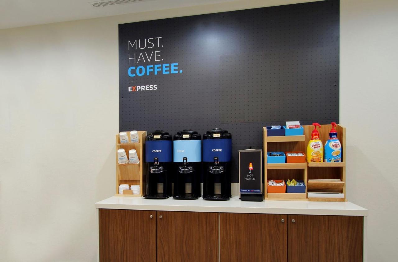 Holiday Inn Express & Suites Carmel North - Westfield By Ihg Eksteriør bilde