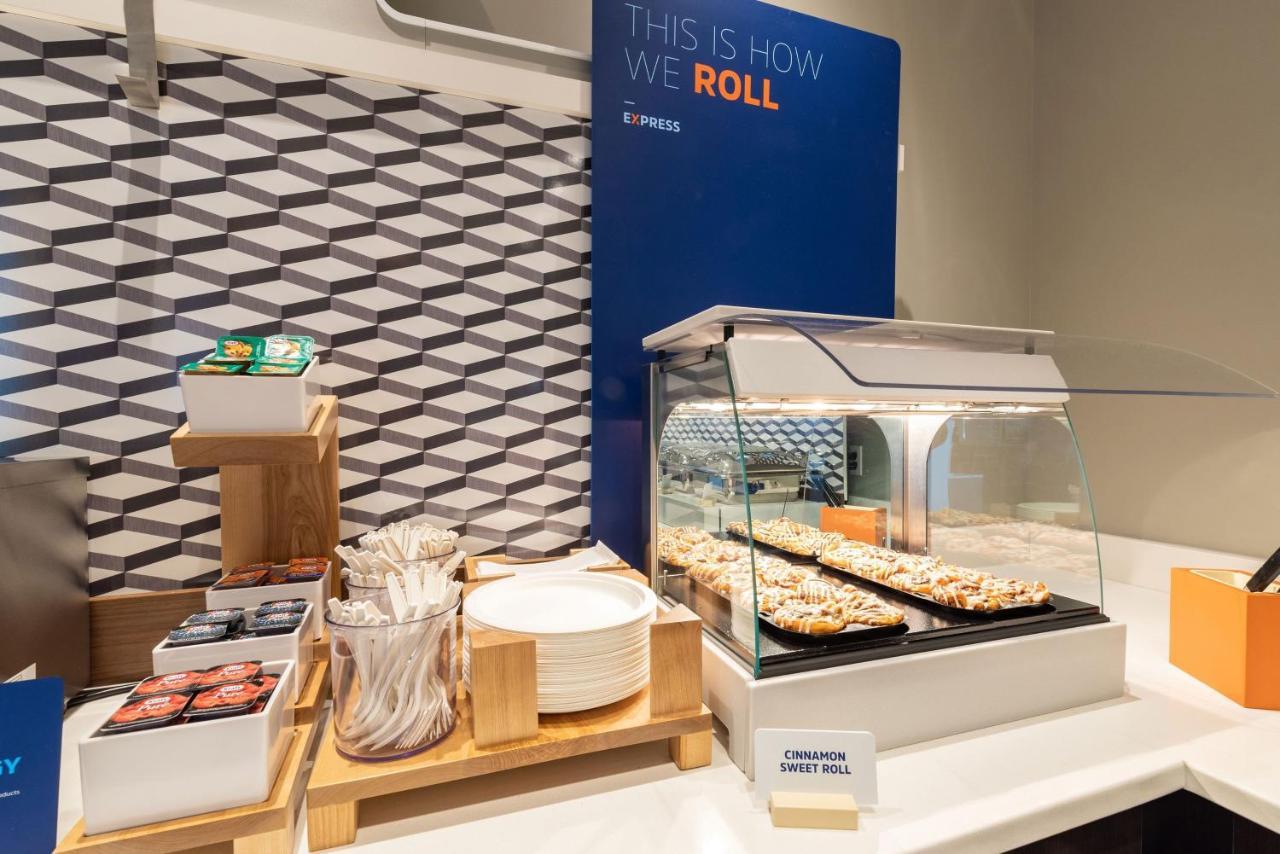 Holiday Inn Express & Suites Carmel North - Westfield By Ihg Eksteriør bilde
